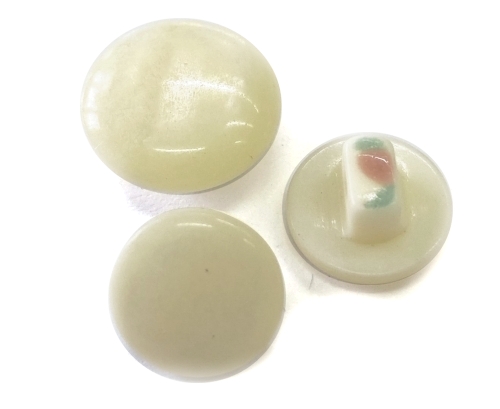 PEARLED POLYESTER BUTTONS     MATHERPEARL W/STEM BOMBE'