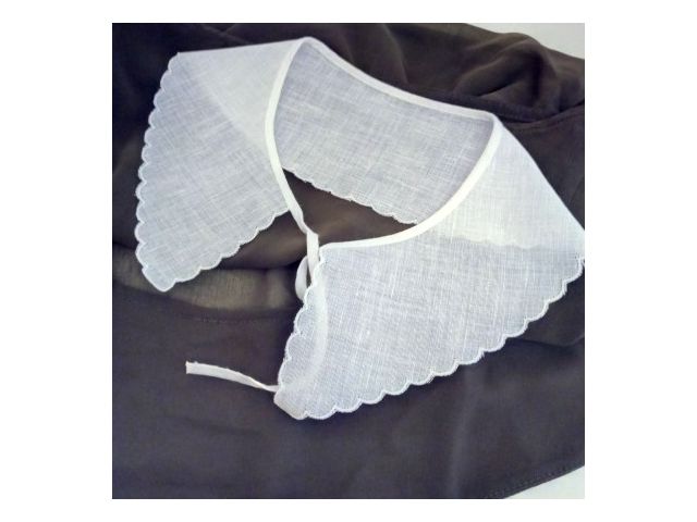 WOMAN LACE COLLAR