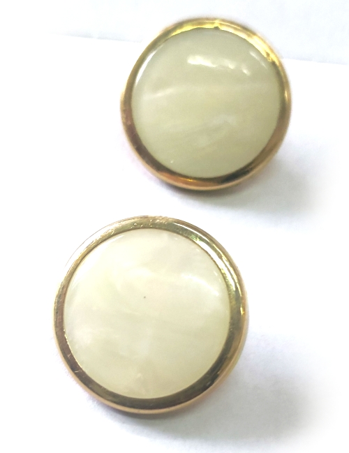 FANCY BUTTONS                  PEARL/GOLDEN BORDED