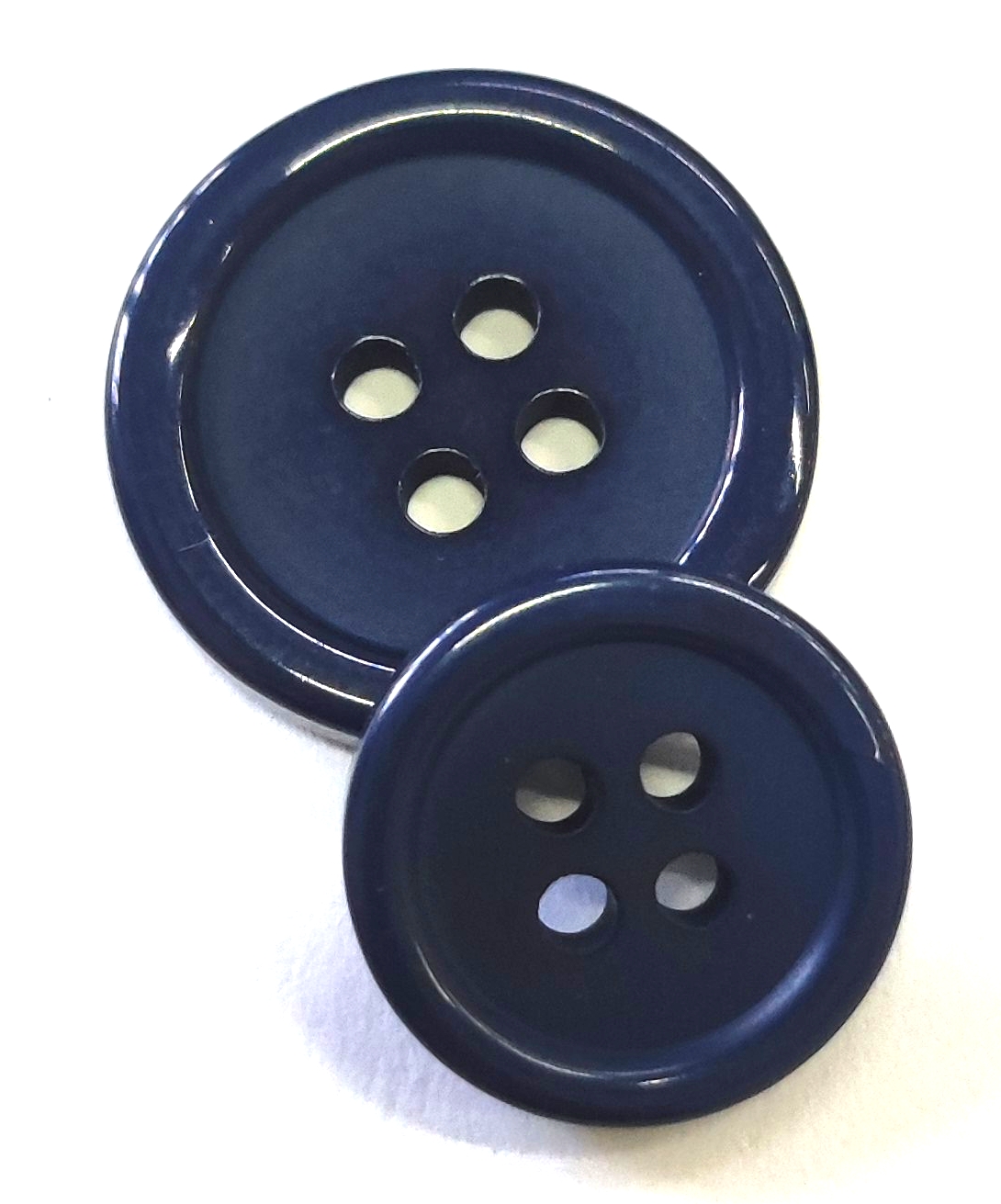 MAN BUTTONS 4 HOLES           POLYESTER