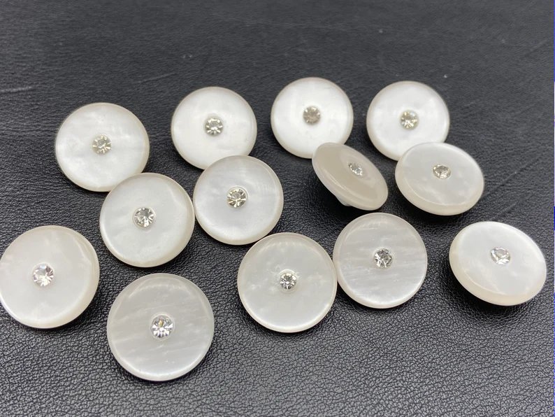 PEARLED POLYESTER BUTTONS     W/STEM AND STONE