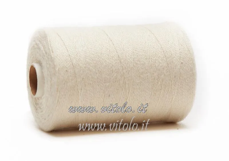 Filato per imbastire resistente e utile per cucire in modo