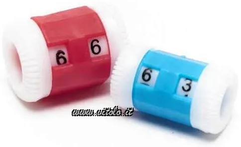 Contagiri in plastica utile per il lavoro a maglia