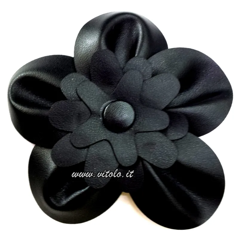 Ecopelle a forma di fiore, pratica e versatile