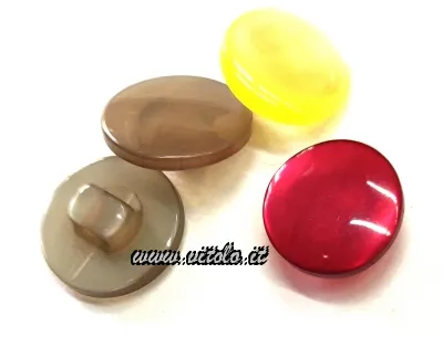 Pearlized polyester buttons with shank