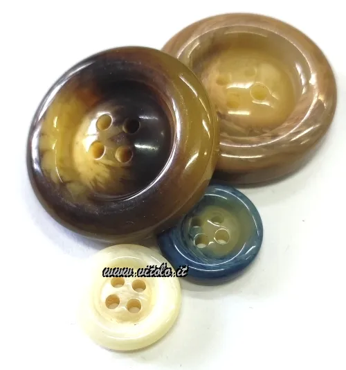 Boutons en os colorés