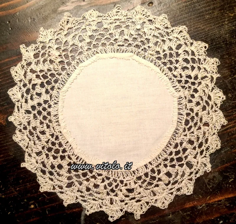 Centrini rotondi da 20 cm in busta da 12 pezzi