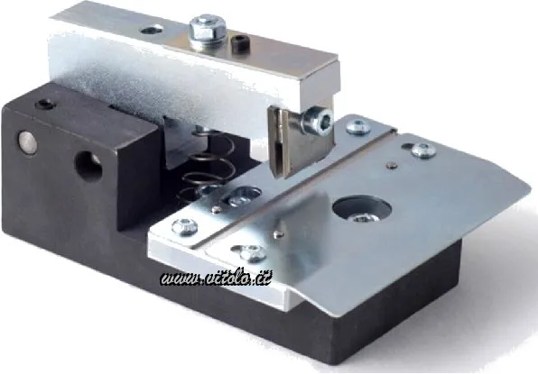 Set attrezzo mm+base3x5cm per chiusure lampo
