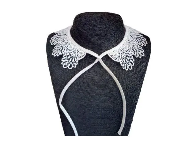 Collar de macramé en tamaño 44, empaquetado en una bolsa