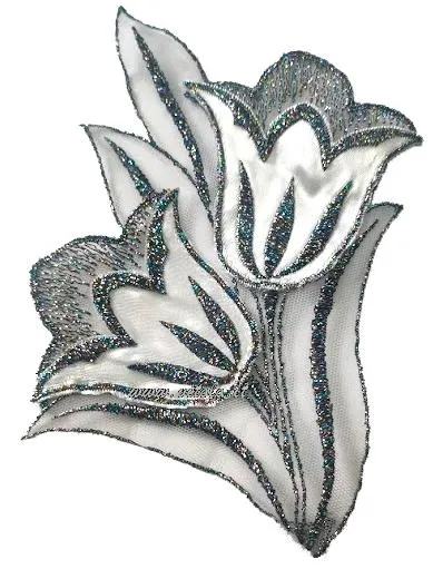 Raso ricamato con tulle, ideale per applicazioni decorative