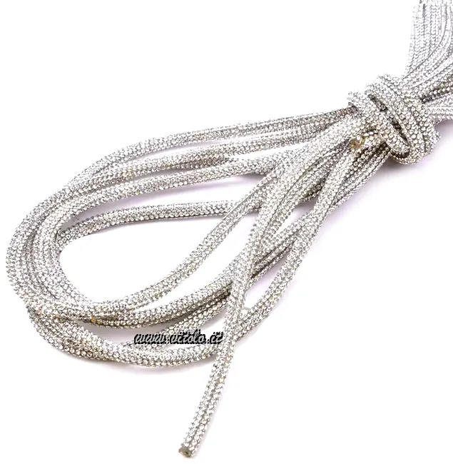 Laccio con strass per decorare e arricchire accessori
