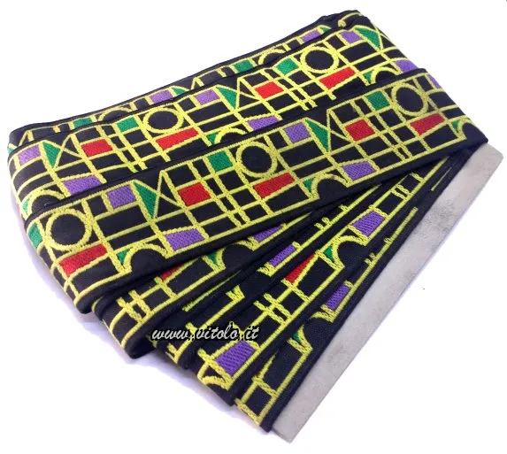 Nastro jacquard tirolese, versatile e resistente