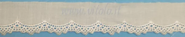 Ricamo sangallo in cotone ecru