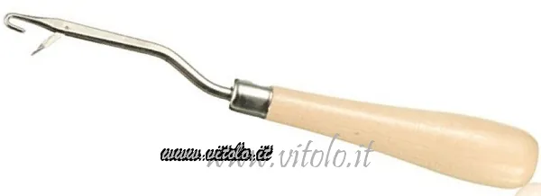 Uncinetti per tappeti con manico in legno