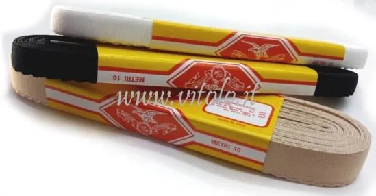 Samt mit Spitze auf Rahmen