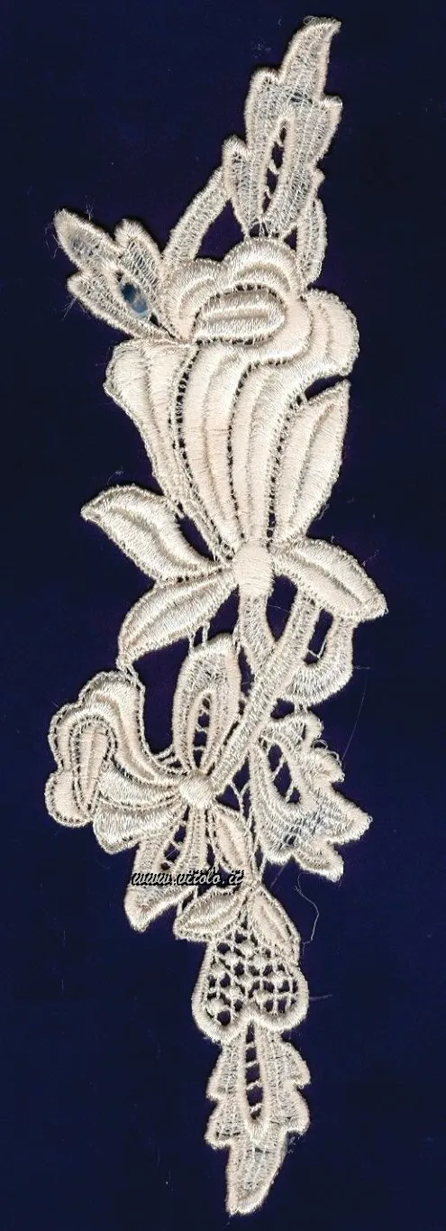 Macrame' da tingere per applicazioni in merletto